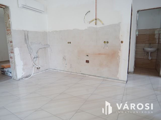 Csurgón, modern belső elosztású, felújított családi ház!