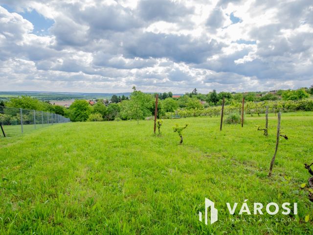 Lenti hegyen, szép panorámás területen eladó házikó