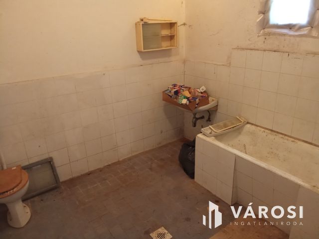 70 nm-es ház, Hegyfaluban