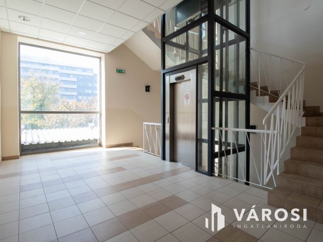 Újbudán 24 m2-es, felszerelt, bútorozott fogászati rendelő