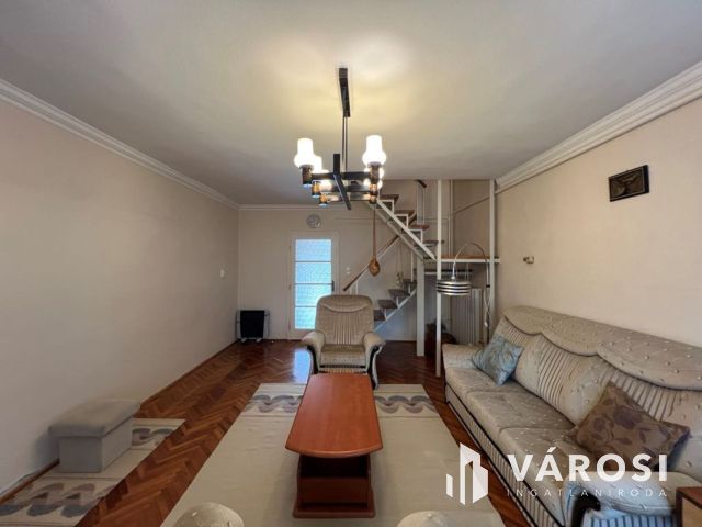 Belvárosi, társasházi lakás, kíváló adottságokkal garázzsal