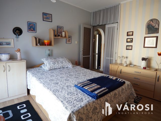 Marcali belvárosában, de még is csendes utcában eladó lakás!
