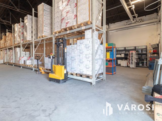 600 m2-es raktár polcrendszerrel, irodával, mosdóval kiadó