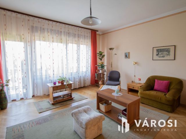 Lentiben, csendes utcában eladó egy szép családi ház!