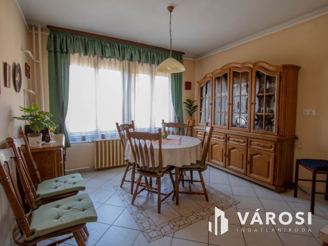 Lentiben, csendes utcában eladó egy szép családi ház!