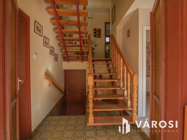 Lentiben, csendes utcában eladó egy szép családi ház!