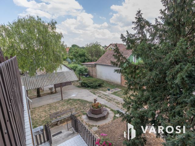 Kétgenerációs 6 szobás családi ház Szőregen