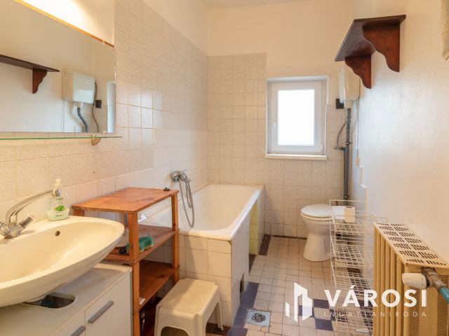 Kétgenerációs 6 szobás családi ház Szőregen