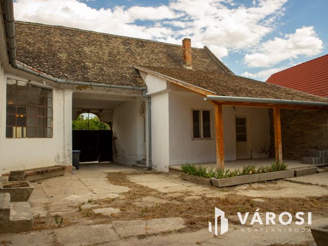 2 lakásos nagypolgári ház Dunaszekcsőn eladó