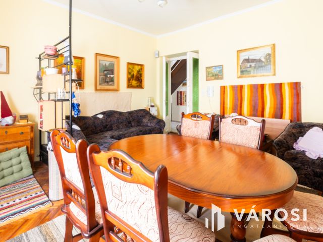 Nagy alapterületű, jó elhelyezkedésű ház az újváros elején