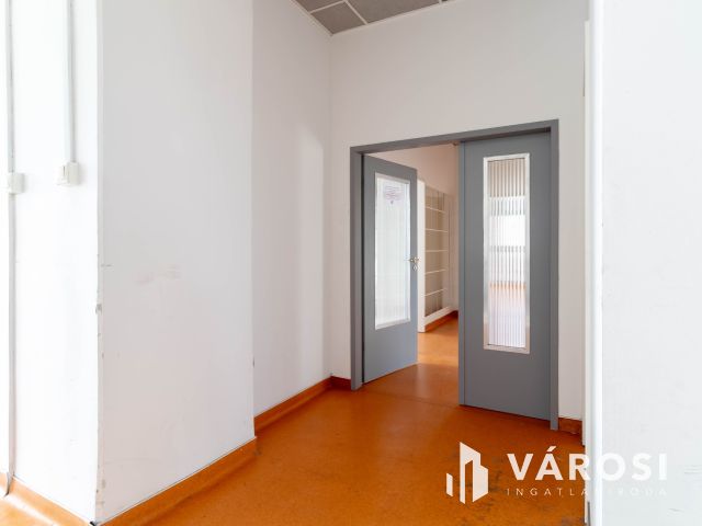 Csepel HÉV állomástól 2 percre 132 m2-es irodablokk kiadó