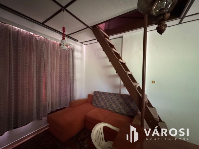 Kis nyaraló kis kerttel a tökéletes pihenésért