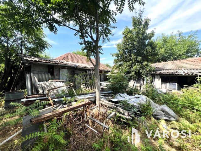 Kétgenereciós családi ház, sok lehetőség, csendes utca