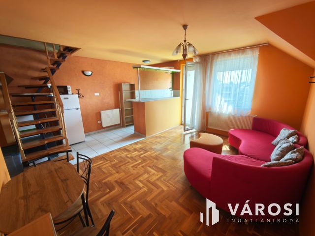 Debrecen belvárosi garázsos tégla lakás eladó