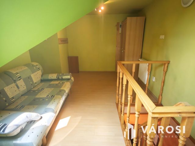 Debrecen belvárosi garázsos tégla lakás eladó