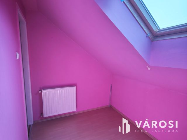 Debrecen belvárosi garázsos tégla lakás eladó