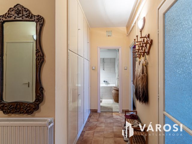 Ritka lehetőség, eladó lakás garázzsal együtt