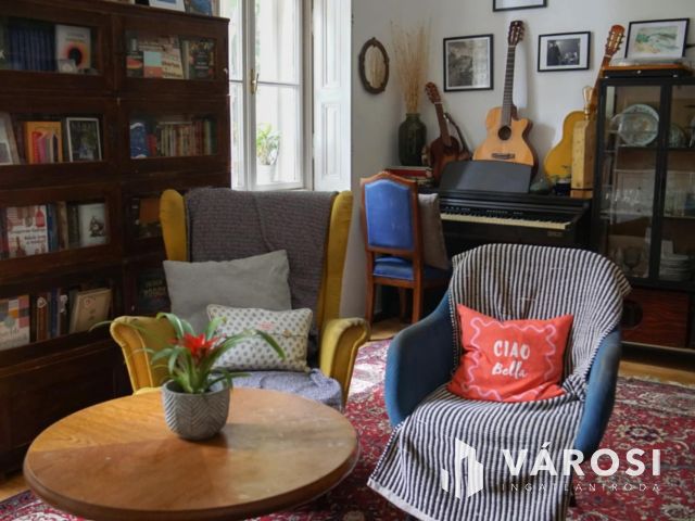 Háromszobás otthon eladó a Belvárosban