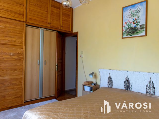 Napelemes családi ház Lánycsók csendes utcájában eladó