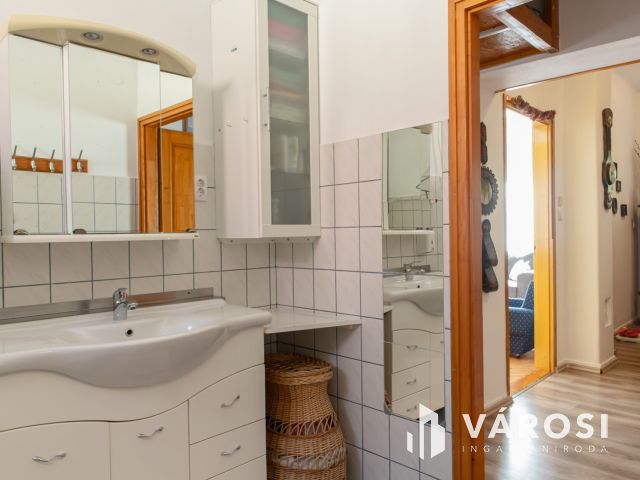 Napelemes családi ház Lánycsók csendes utcájában eladó