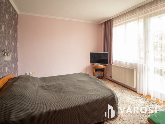 Eladó sorház saját udvarral és garázzsal