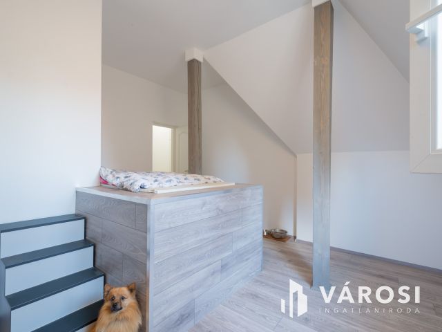 Eladó társasház Gödön: 4 üzlet + 3 lakás