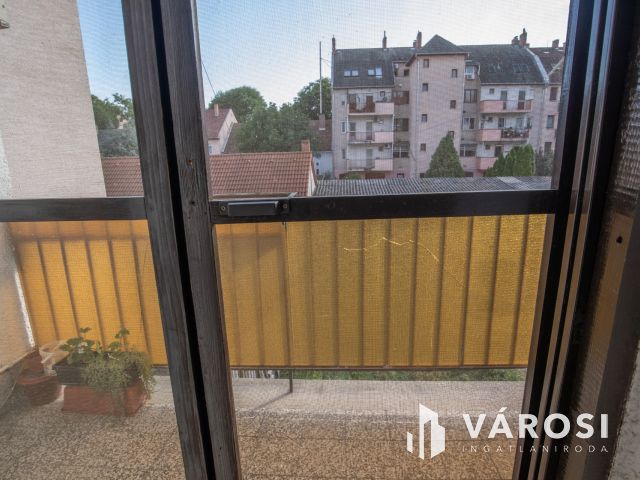 Alsóváros, első emelet, két szoba