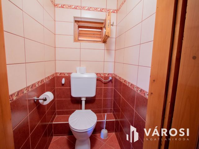 Eladó egy pazar ház és hozzá egy nem mindennapi birtok.