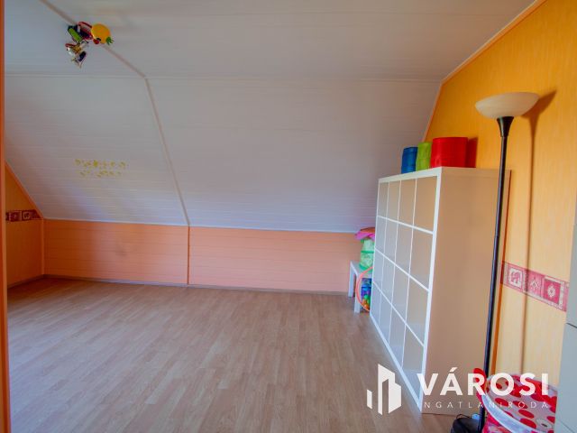 Eladó egy pazar ház és hozzá egy nem mindennapi birtok.