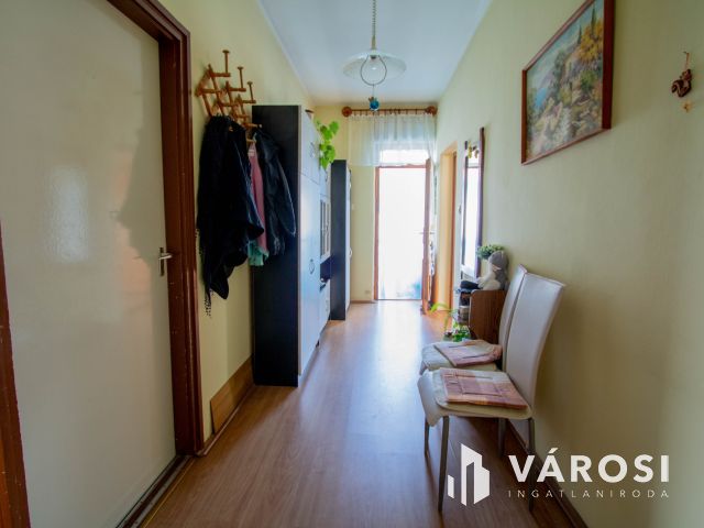 Lentiben eladó ház, családias, nyugodt részen!