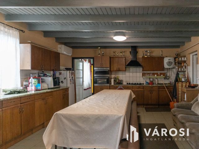 Kiváló lokáció, sokoldalúan hasznosítható ingatlan