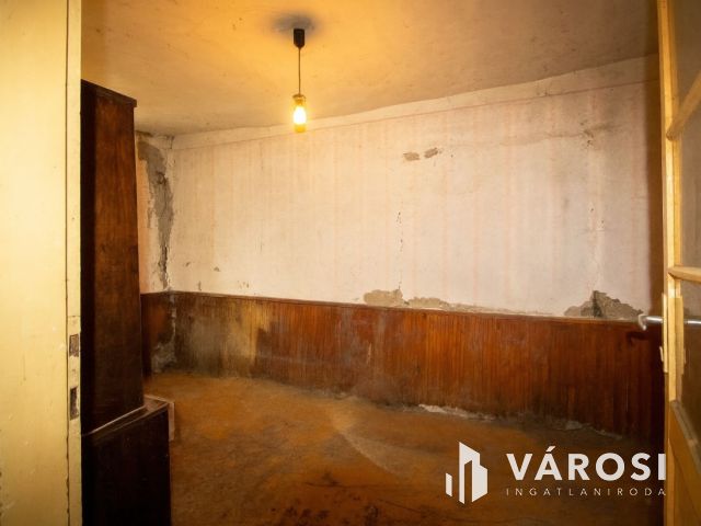 Eladó felújítandó vagy bontandó ingatlan Orosházán