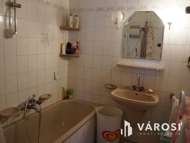 Patinás ház kiváló helyen Vásárhelyen