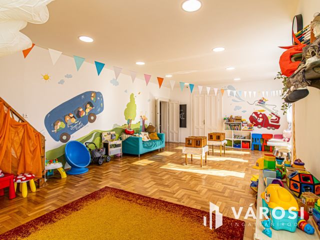 Duna parti családi otthon nagy telekkel