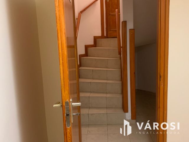 Csigekertben  , rendelőnek is alkalmas , családi ház eladó.