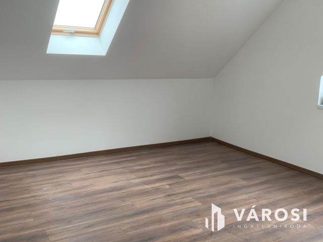 Egy  új, impozáns lakás eladó.