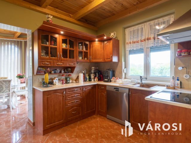 Gyönyörű családi ház balatoni panorámával