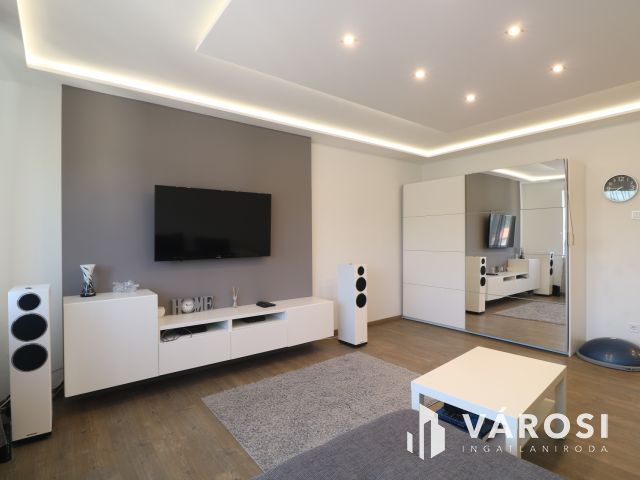 Festő utcai modern, tágas otthon.