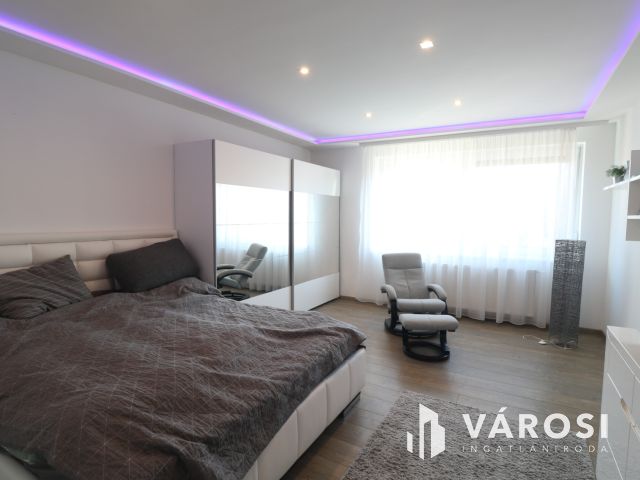 Festő utcai modern, tágas otthon.