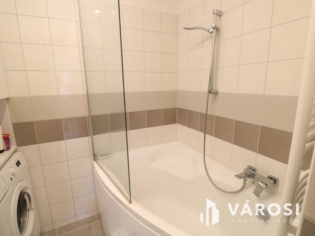 Festő utcai modern, tágas otthon.