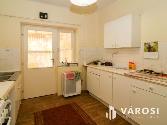 Eladó 3 szobás családi ház Újkígyóson, rendezett kerttel