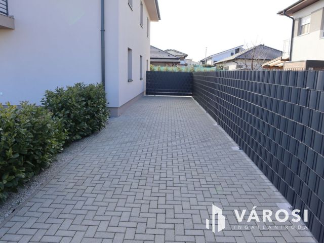 2 lakásos kiváló ikerfél Siófok-Sóstón eladó