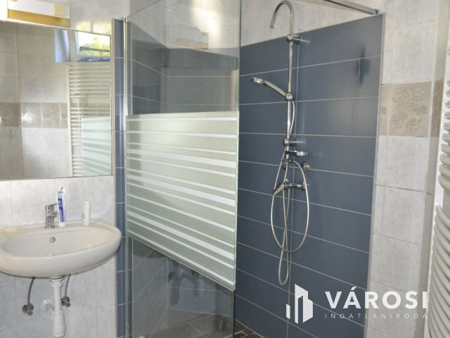 Csodás környezet Bándon, a telek végében patakkal!!