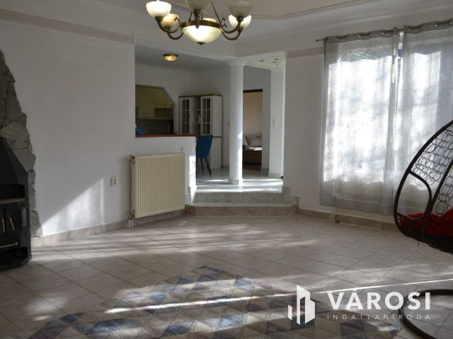 Csodás környezet Bándon, a telek végében patakkal!!