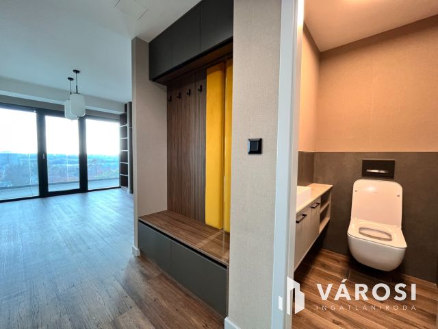 Ébredj a város felett – 91 m² luxus az Egyetem Towerben