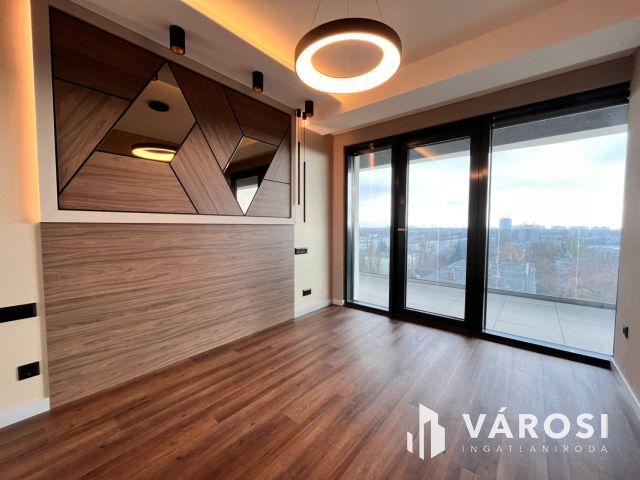 Ébredj a város felett – 91 m² luxus az Egyetem Towerben