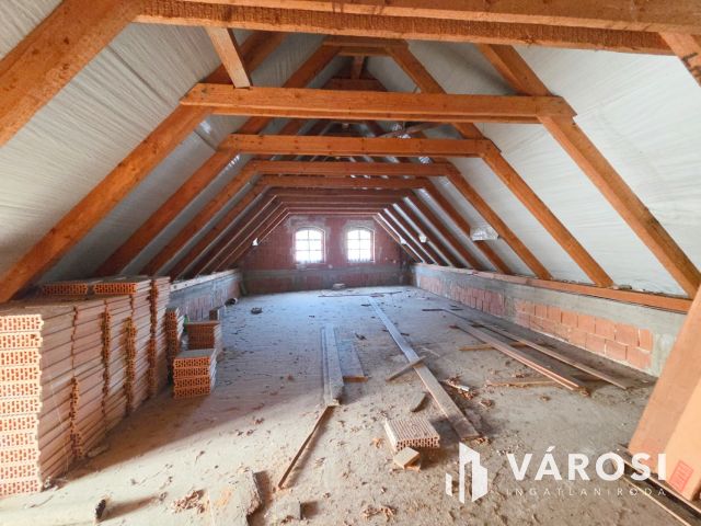 Lehetőségekben gazdag ház Ráckeve központjában