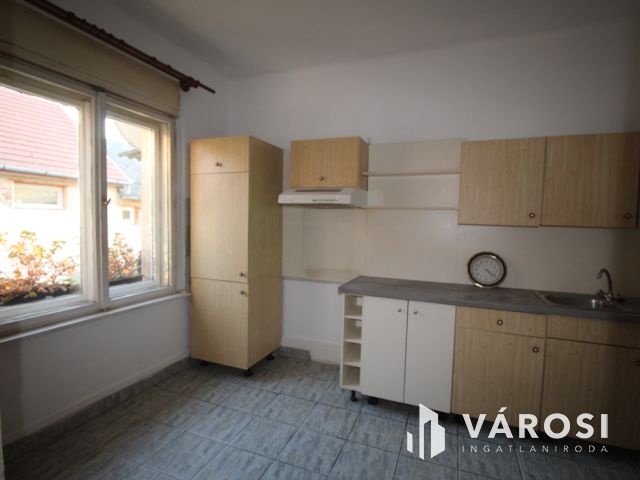 Jól alakítható ház a Szombathelyhez közeli Váton