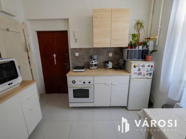 Felújított lakás a Flórián tér szomszédságában!