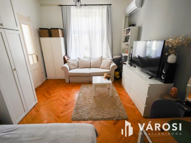 Felújított lakás a Flórián tér szomszédságában!